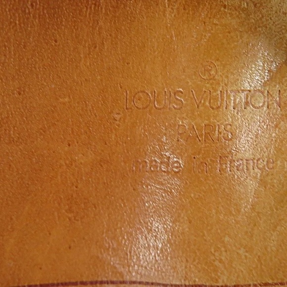 Authenticated Louis Vuitton travel bag with shoulder strap unisex - Picture 11 of 16